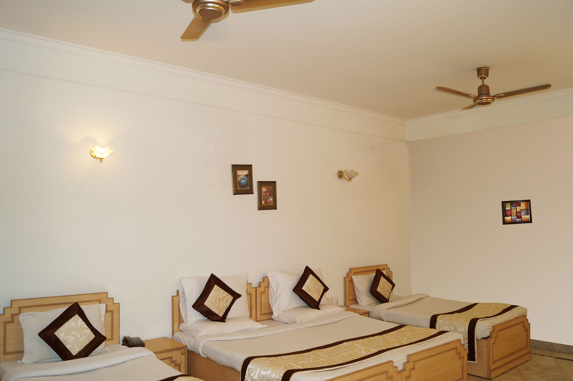 Hotel Sheela, 100M From Taj Mahal Agra  Kültér fotó